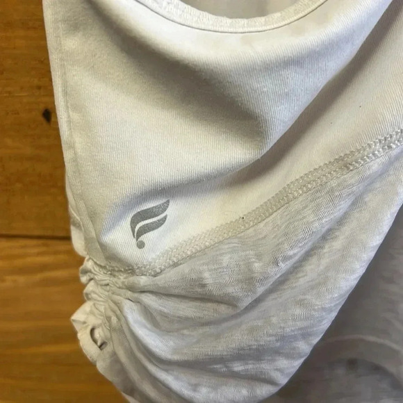FABLETICS MEDIUM/LARGE (16inch pit) WHITE CROPPED ATHLETIC SHIRT - Picture 6 of 9